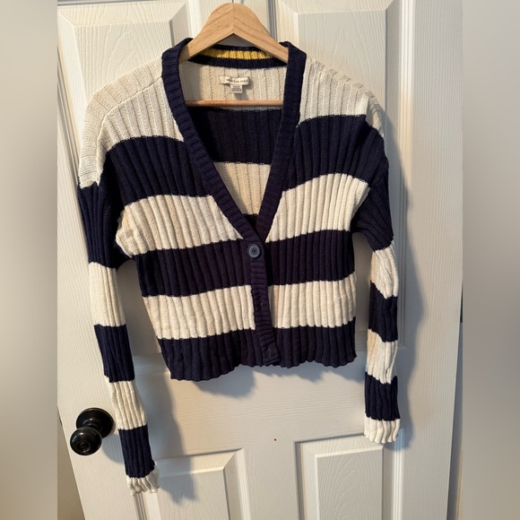 American Eagle Striped Navy and White Women's Sweater Size Small - Picture 3 of 4